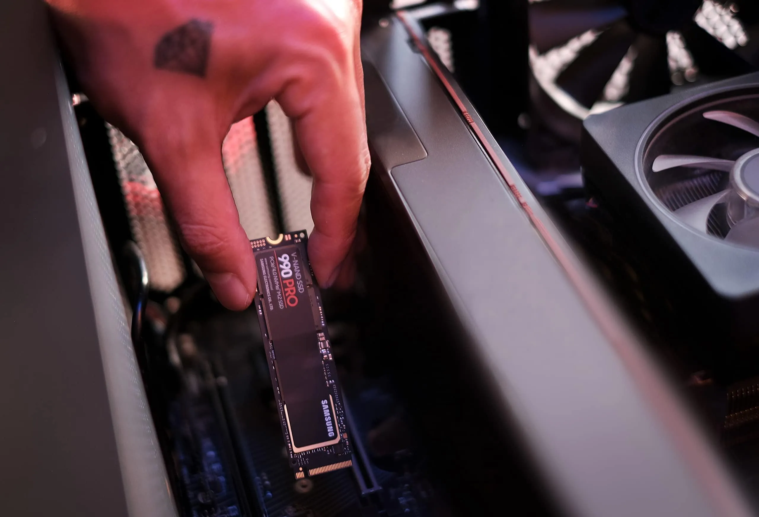 SAMSUNG 990 PRO SSD 2TB PCIe Gen4 NVMe M.2 Internal Solid State Hard Drive.