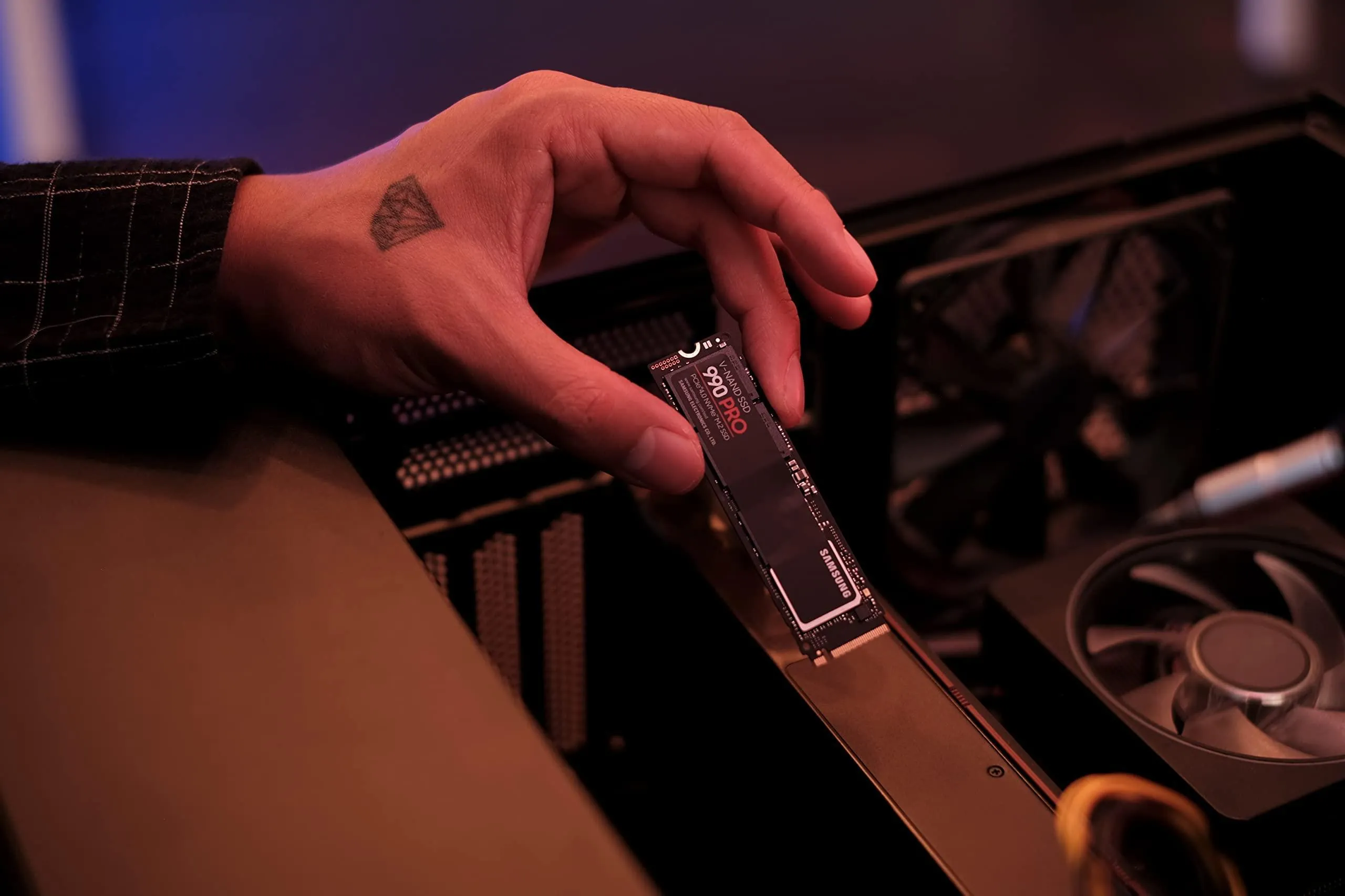 SAMSUNG 990 PRO SSD 2TB PCIe Gen4 NVMe M.2 Internal Solid State Hard Drive.
